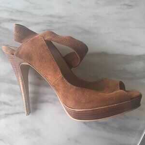 LEVITY cognac suede heels